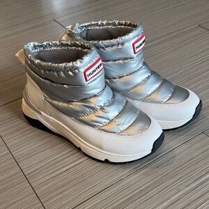 Hunter Anne Insulated Waterproof Snowboot - Metallic Silver and White Snow Boots